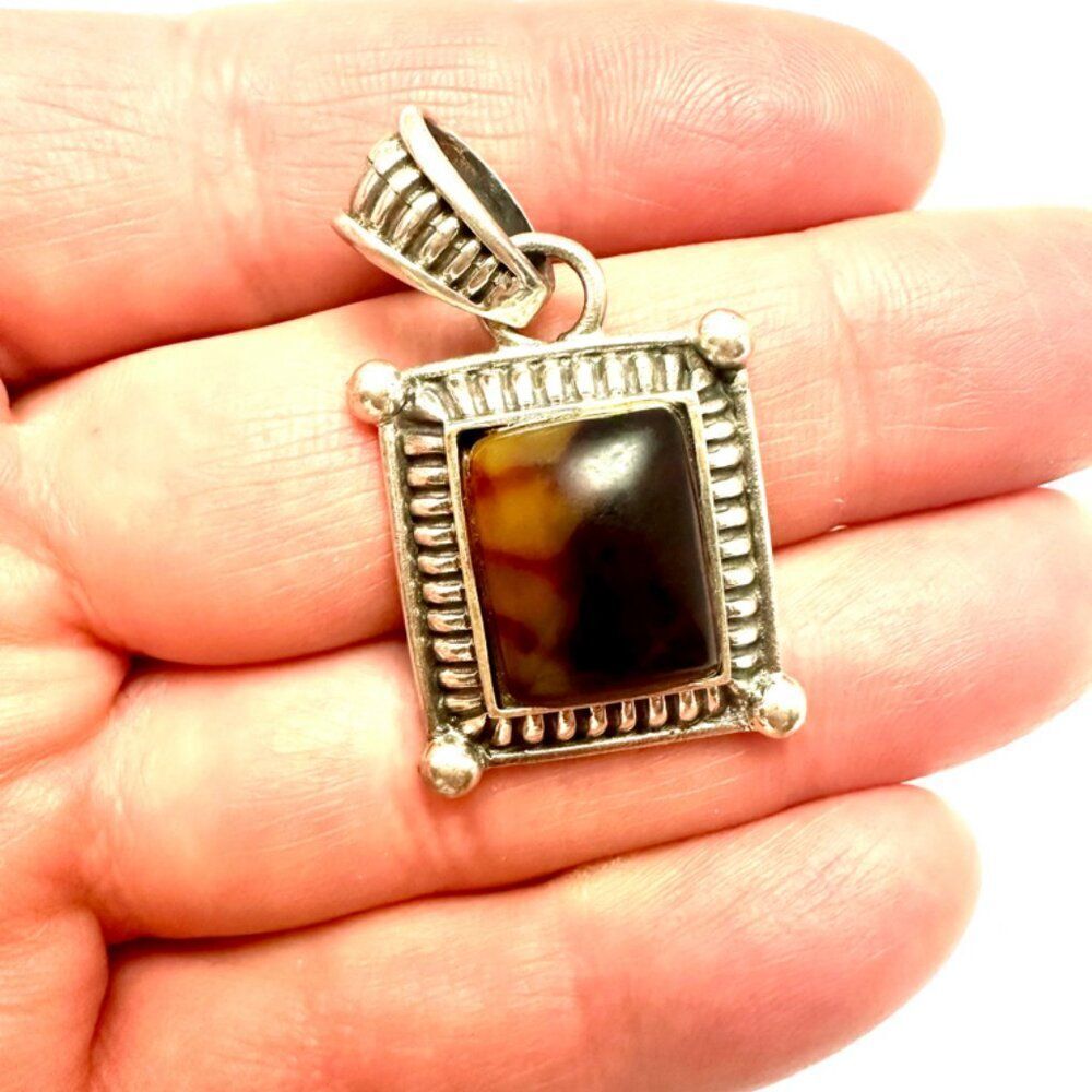 Brown Streak Onyx Pendant Set in Sterling Silver 925 Stamped